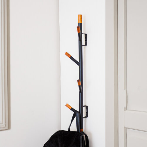 Metall Garderobe mit Buchenholz Raf schwarz 4 Haken Metall Garderobe mit Buchenholz Raf schwarz 4 Haken