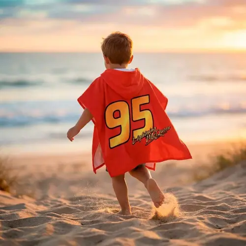 Disney Disney Cars Lightning McQueen Poncho – 55x110 cm – Polyester – Sneldrogend – Strandponcho Kind Jongens