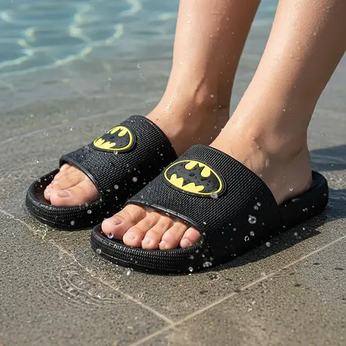 DC Comics DC Comics Batman Slippers Kinderen - Zwart - Comfortabele Badslippers voor Jongens en Meisjes - Officieel Gelicenseerd DC Comics DC Comics Batman Slippers Kinderen - Zwart - Comfortabele Badslippers voor Jongens en Meisjes - Officieel Gelicenseerd