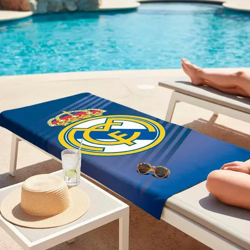 Real Madrid Real Madrid Strandlaken - Polyester Handdoek - Blauw - 70 x 140 cm - Officieel Gelicenseerd