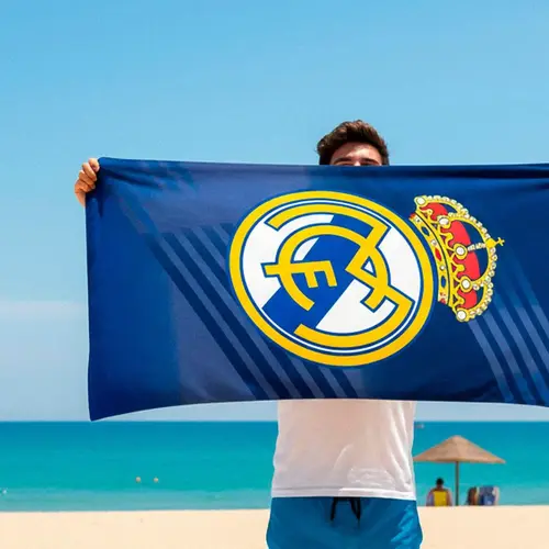 Real Madrid Real Madrid Strandlaken - Polyester Handdoek - Blauw - 70 x 140 cm - Officieel Gelicenseerd