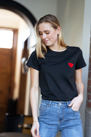 ATHEA t-shirt noir et rouge ATHEA t-shirt noir et rouge