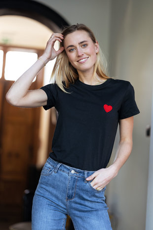 ATHEA t-shirt noir et rouge ATHEA t-shirt noir et rouge