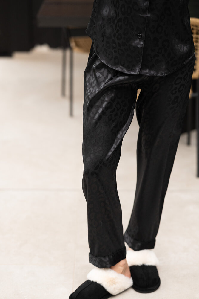 OIHAN pantoufles noires OIHAN pantoufles noires