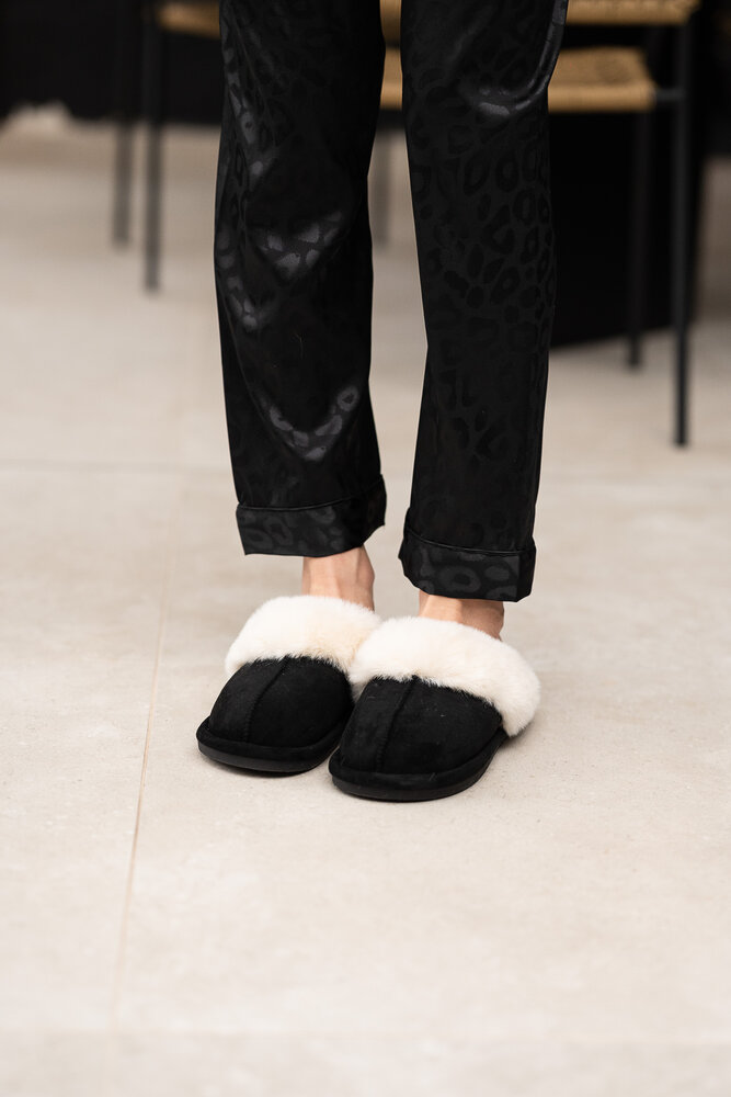 OIHAN pantoufles noires OIHAN pantoufles noires