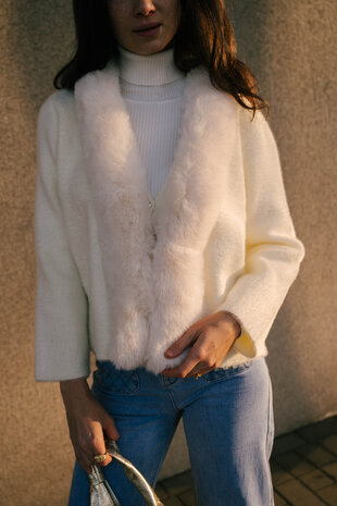 RUSSIA gilet-veste fausse fourrure blanche RUSSIA gilet-veste fausse fourrure blanche