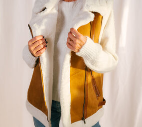 FLORI veste sans manches camel fourrure