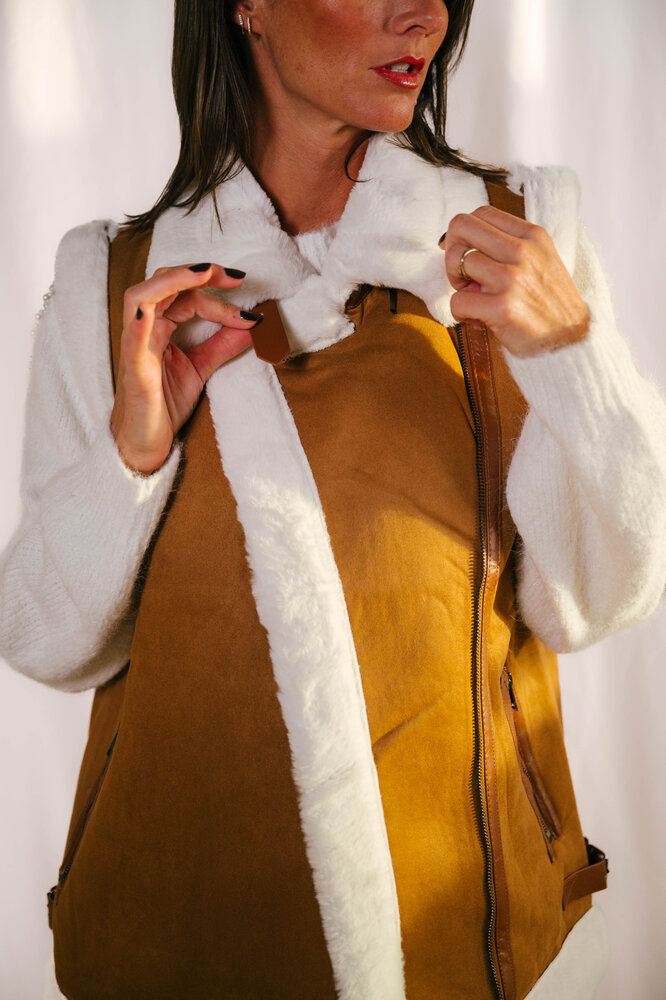 FLORI veste sans manches camel fourrure FLORI veste sans manches camel fourrure