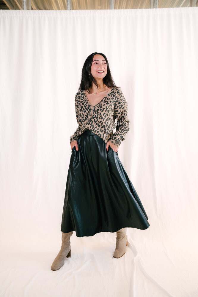 CAMILLE longue jupe en similicuir noir CAMILLE longue jupe en similicuir noir