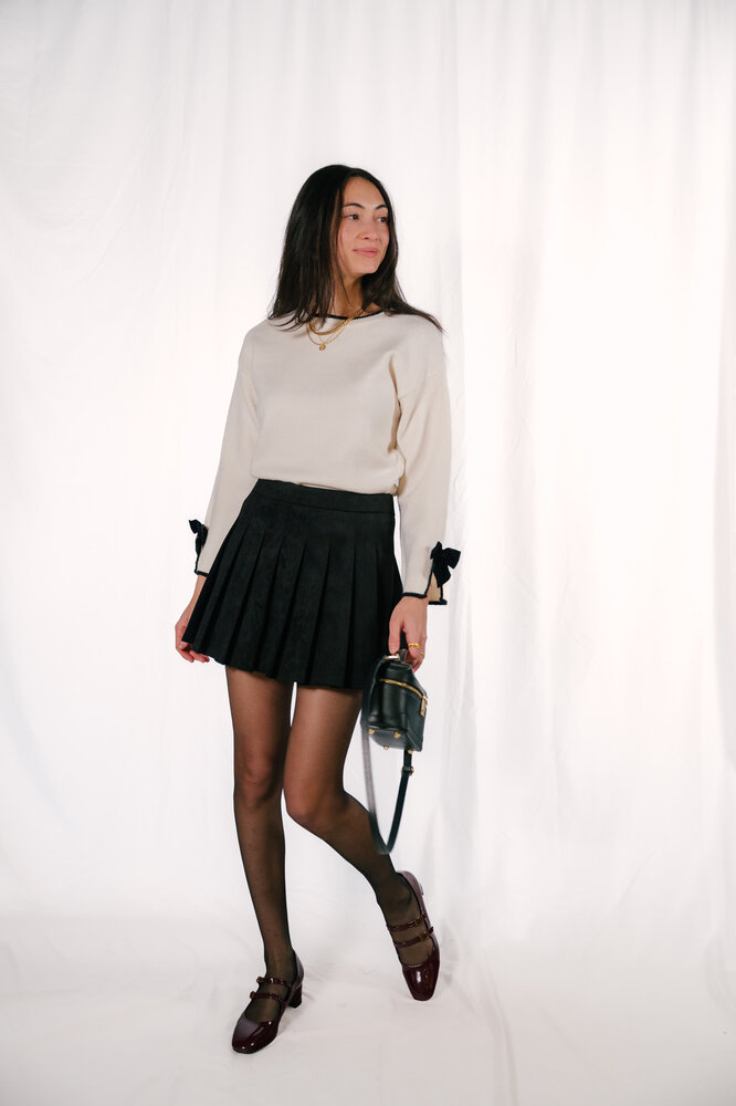 NELIA pull beige et noir avec des nœud NELIA pull beige et noir avec des nœud
