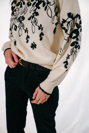 VELIA pull blanc motifs noir végétal VELIA pull blanc motifs noir végétal