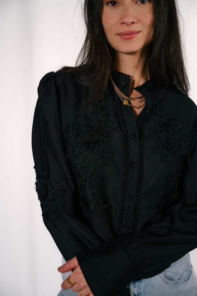 CATALIA chemisier noir brodé fleurs CATALIA chemisier noir brodé fleurs