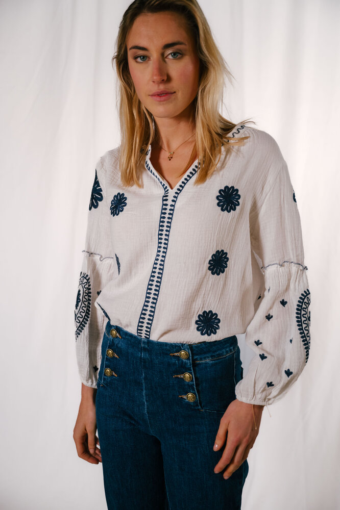 MAIA blouse blanche et marine MAIA blouse blanche et marine