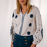 MAIA blouse blanche et marine MAIA blouse blanche et marine
