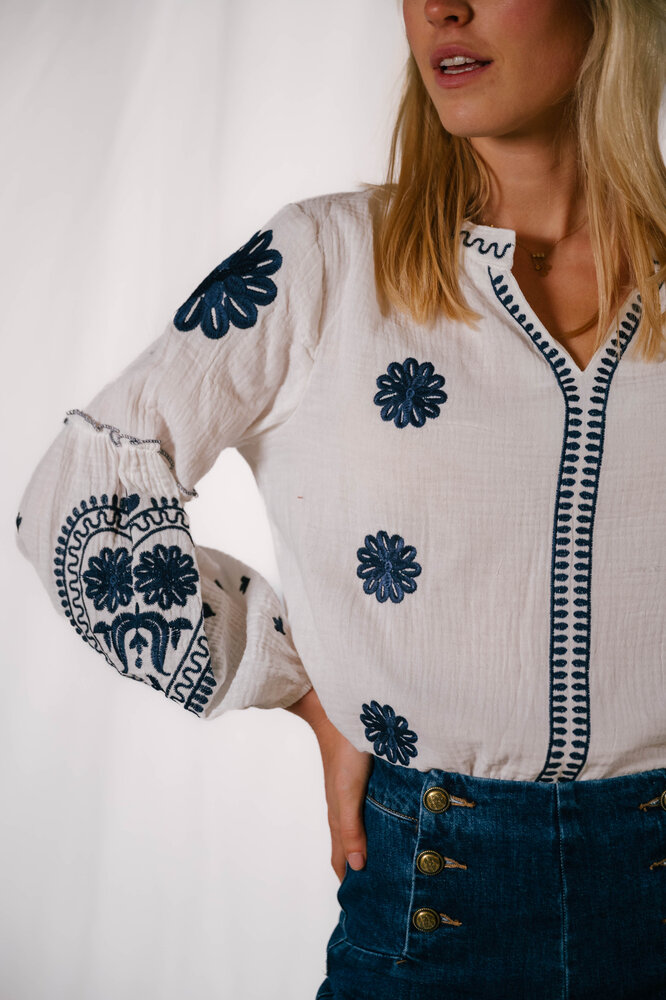 MAIA blouse blanche et marine MAIA blouse blanche et marine
