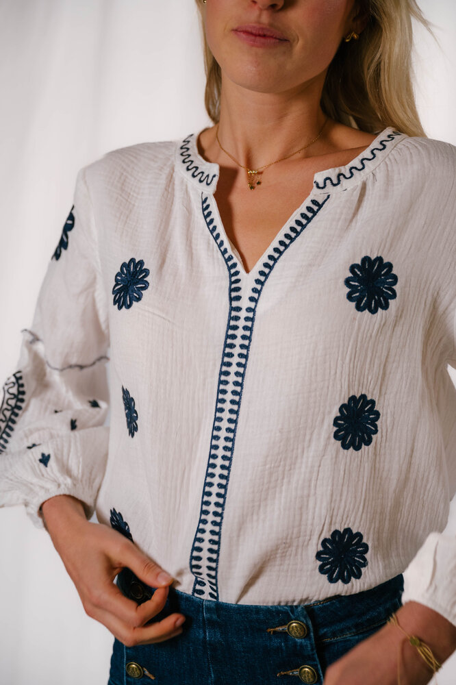 MAIA blouse blanche et marine MAIA blouse blanche et marine