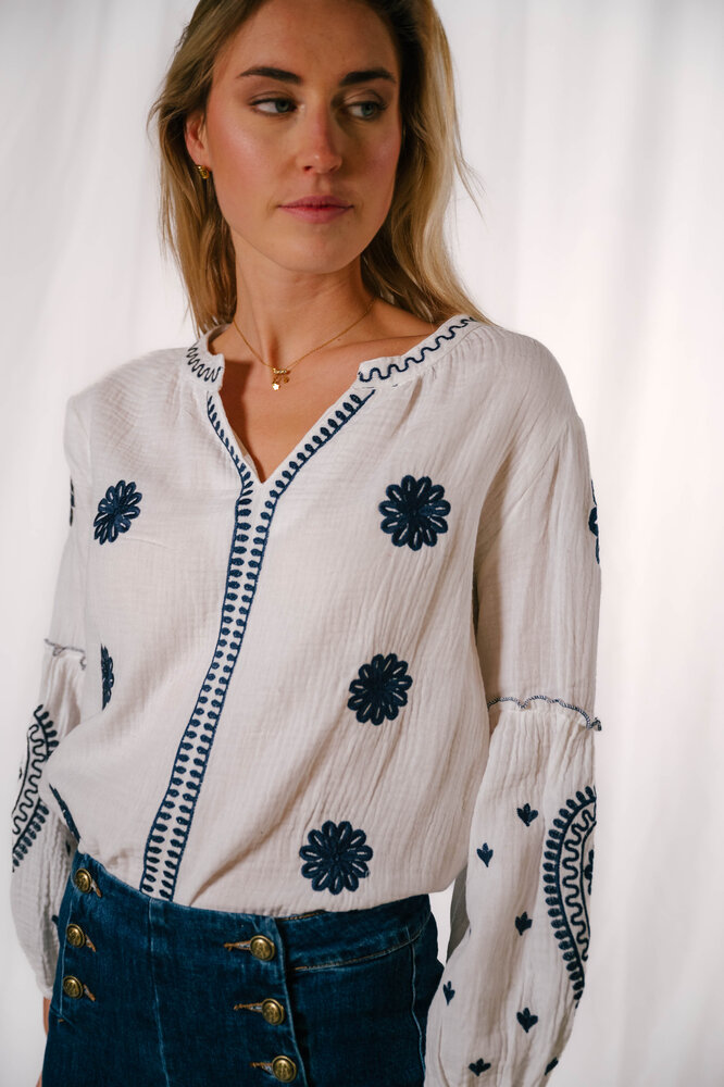 MAIA blouse blanche et marine MAIA blouse blanche et marine