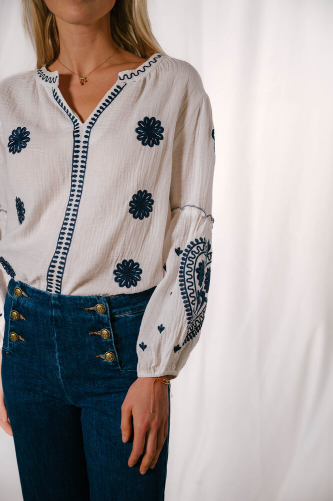 MAIA blouse blanche et marine MAIA blouse blanche et marine