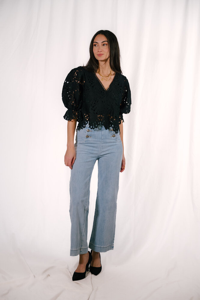 NESSI blouse noire en dentelle