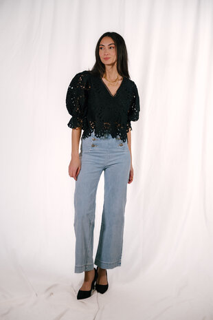 NESSI blouse noire en dentelle