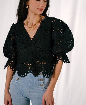 NESSI blouse noire en dentelle