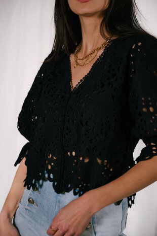 NESSI blouse noire en dentelle