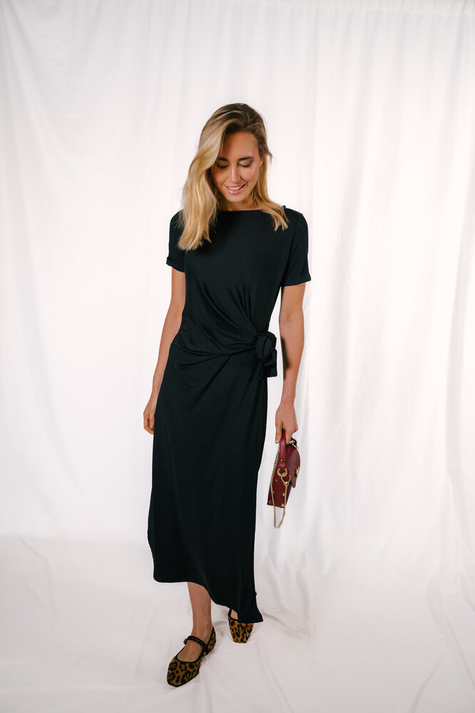 JUSTIN robe noire nœud a la taille