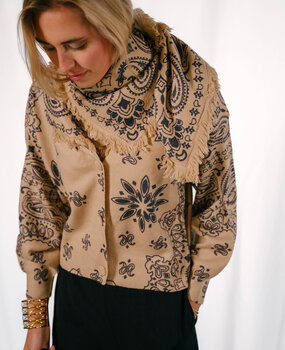 BENNY écharpe camel imprimée bandana