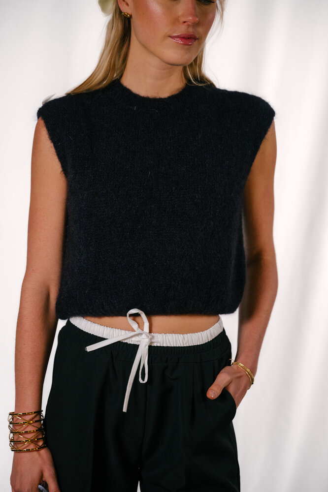 SHINA pull sans manches noir mohair