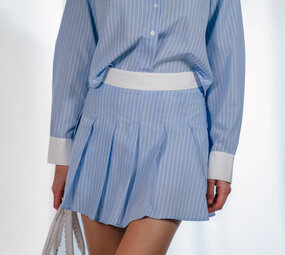 JENNILYNE mini jupe plissée à rayure bleu