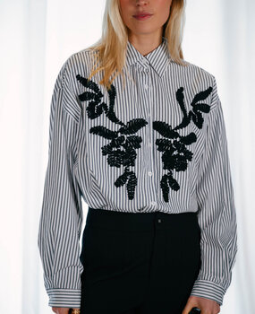 NOVA chemise à rayures et broderie noire