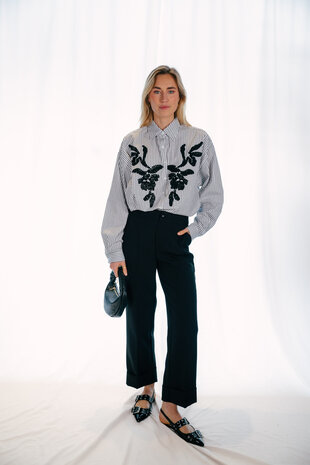 NOVA chemise à rayures et broderie noire NOVA chemise à rayures et broderie noire