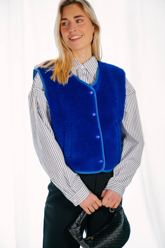 YELENE veste sans manches bleu roi YELENE veste sans manches bleu roi