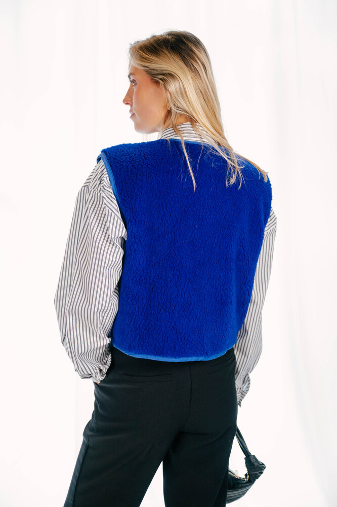 YELENE veste sans manches bleu roi YELENE veste sans manches bleu roi