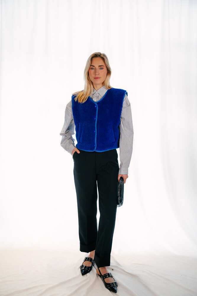 YELENE veste sans manches bleu roi YELENE veste sans manches bleu roi