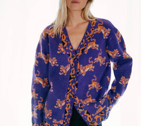 MAYLA gilet violet avec des léopards