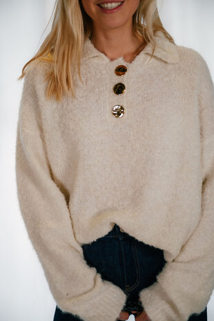 LOLA pull crème avec des boutons dorés LOLA pull crème avec des boutons dorés