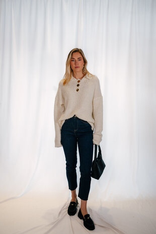 LOLA pull crème avec des boutons dorés LOLA pull crème avec des boutons dorés