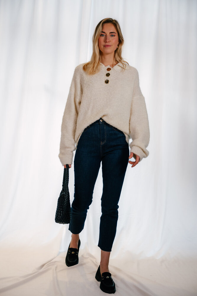 LOLA pull crème avec des boutons dorés LOLA pull crème avec des boutons dorés