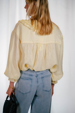 OPALINE blouse jaune à volant OPALINE blouse jaune à volant