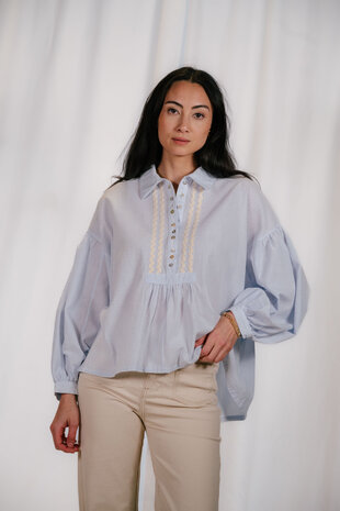 BRILLA blouse bleu à rayure BRILLA blouse bleu à rayure