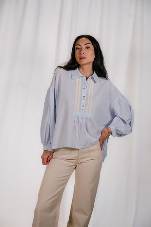 BRILLA blouse bleu à rayure BRILLA blouse bleu à rayure
