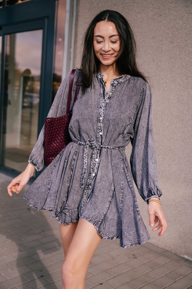 ORIANA robe grise fluide avec sa ceinture tressée ORIANA robe grise fluide avec sa ceinture tressée