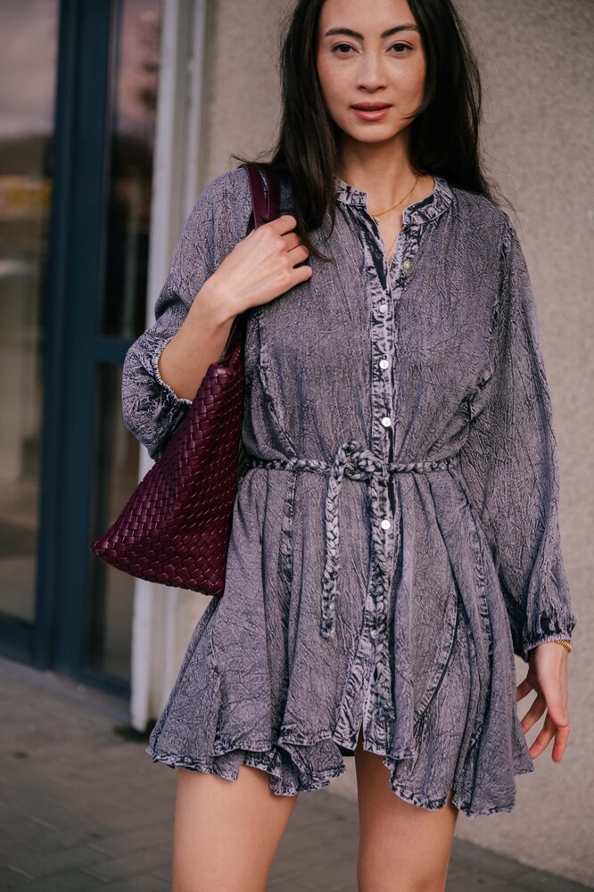 ORIANA robe grise fluide avec sa ceinture tressée ORIANA robe grise fluide avec sa ceinture tressée