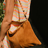 AISHA sac en daim camel AISHA sac en daim camel