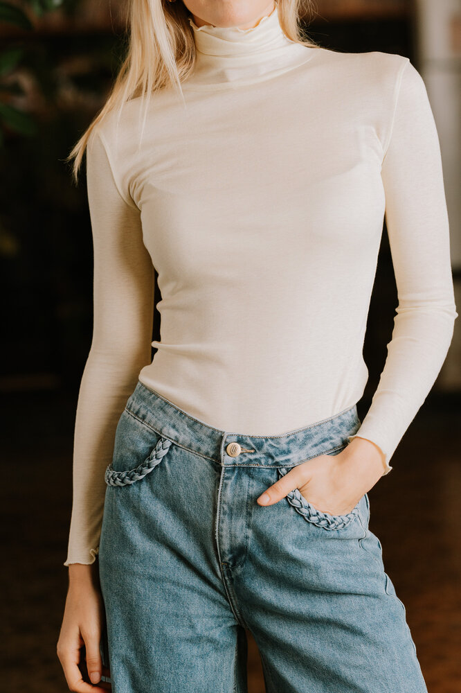 CEA top col roulé jaune pâle CEA top col roulé jaune pâle