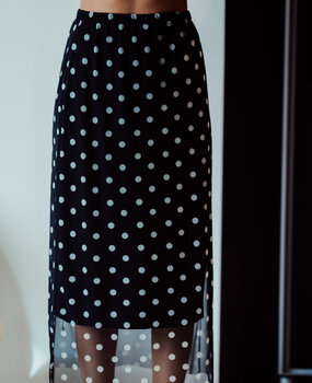 MAYERLY longue jupe à pois noir