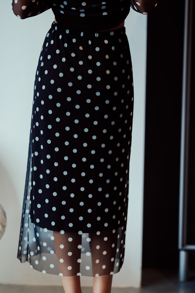 MAYERLY longue jupe à pois noir MAYERLY longue jupe à pois noir