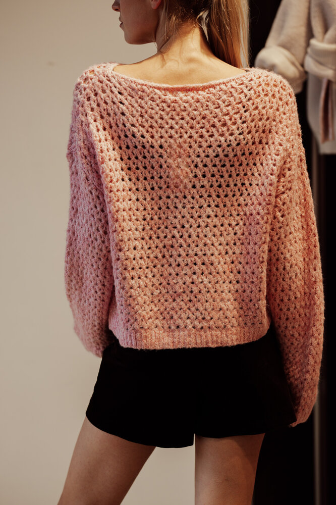 ROSIE pull rose en crochet ROSIE pull rose en crochet
