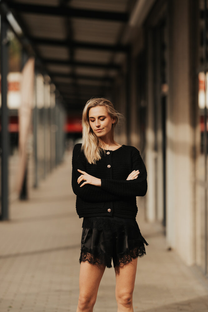 MADDY short noir satiné